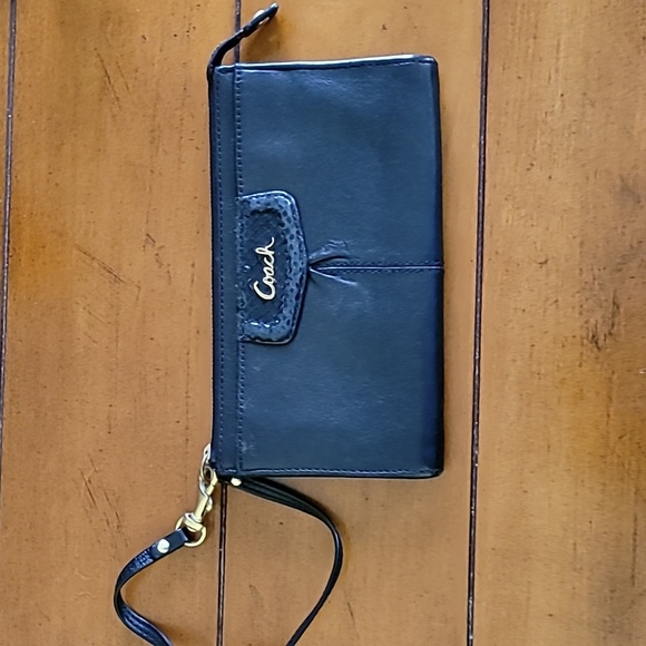 Black leather coach zipper wristlet - Picture 1 of 5